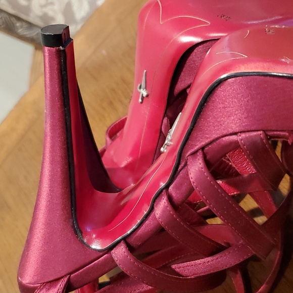 Like NEW Cesare Paciotti fuschia strappy heels - Picture 12 of 16